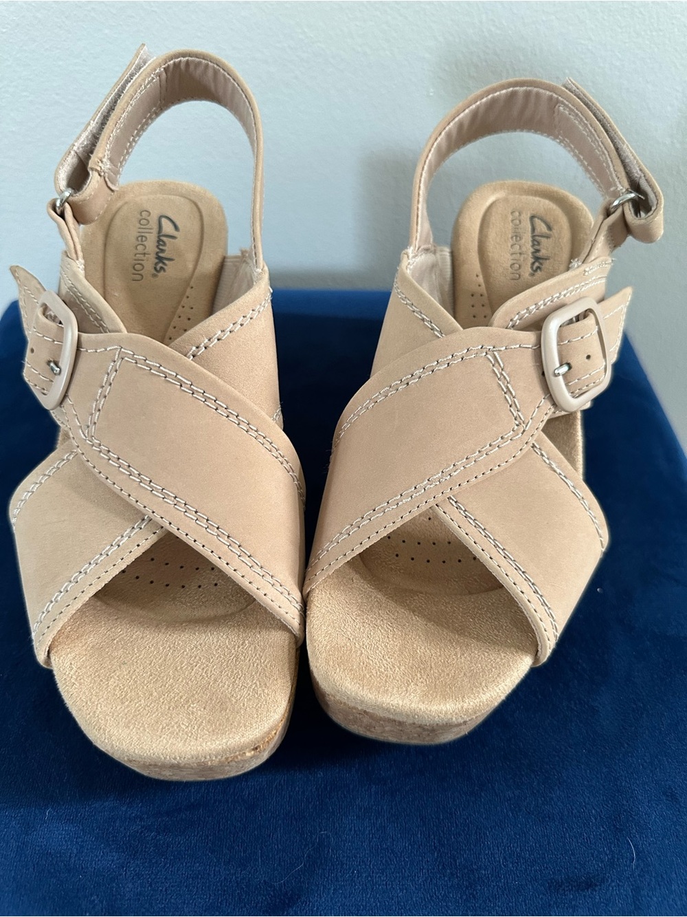 Clarks Collection NWOT Sand Nubuck Nerisa Pace Wedge Sandal, 6M